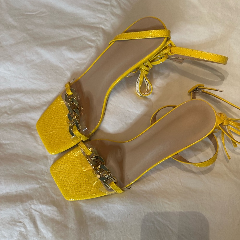 Yellow Strappy Sandals with Chain Detail. NEVER WORN‼️